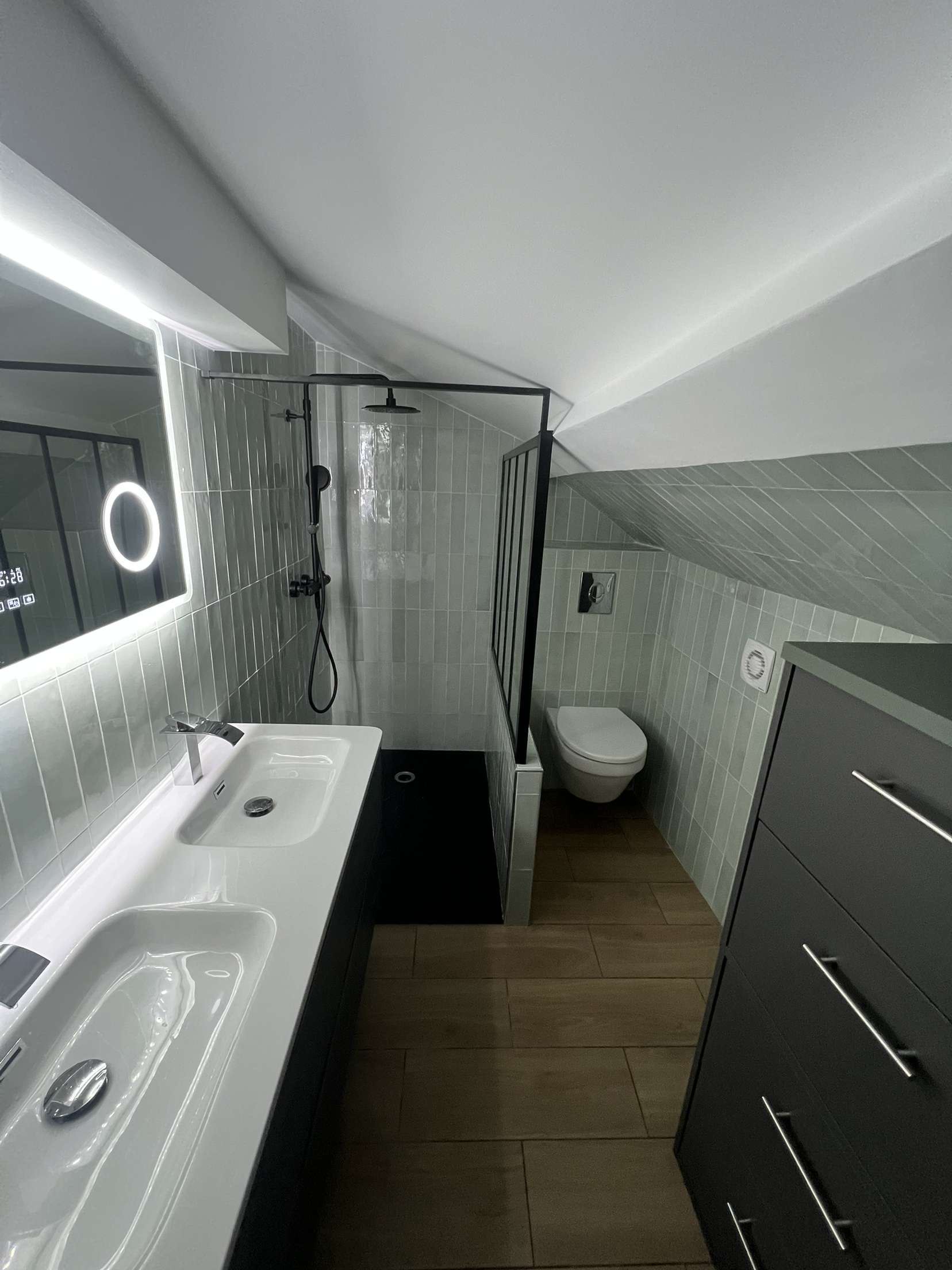 Rénovation complète d'une salle de bain moderne — Plomberie & Sanitaires à Créteil (94)